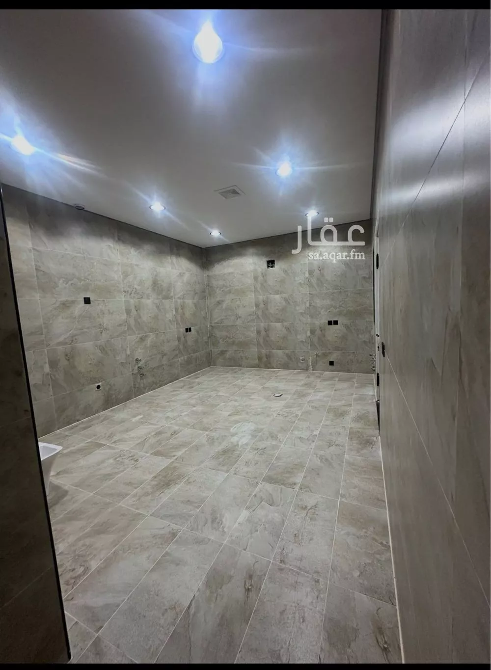 فيلا 8 غرف في الشرق 3