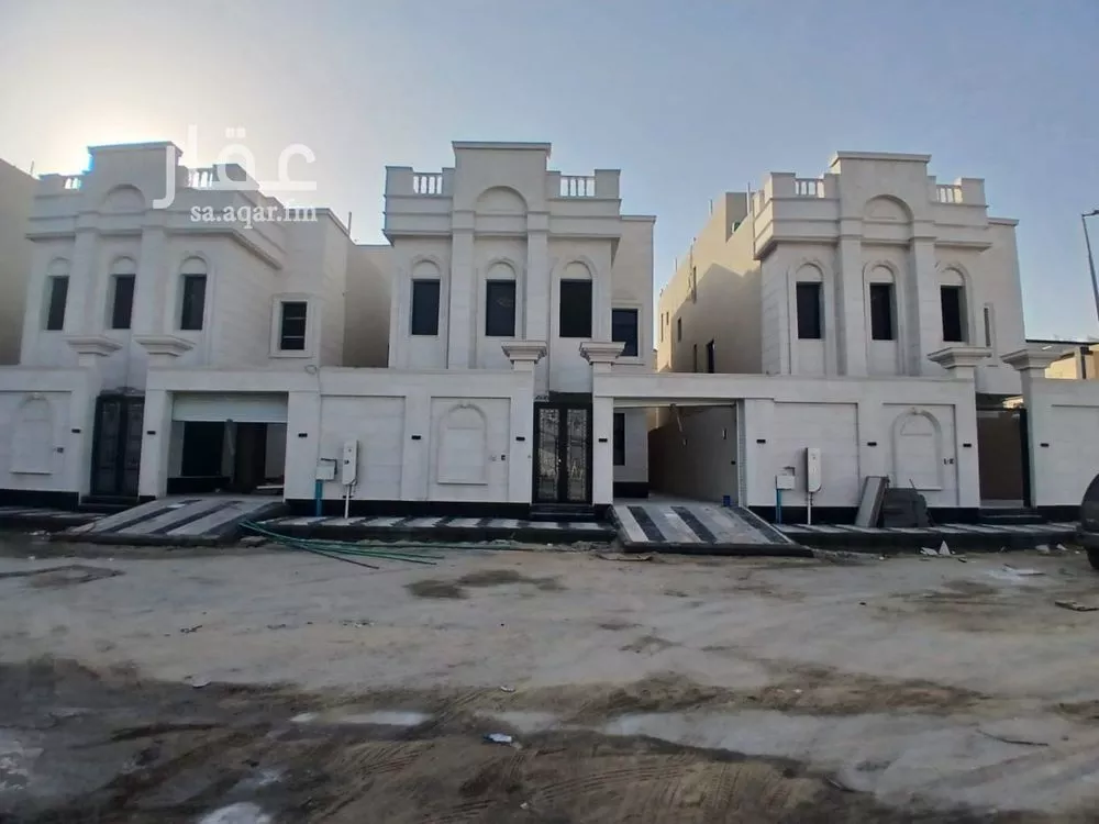 9 bedroom villa in Al Amwaj 4