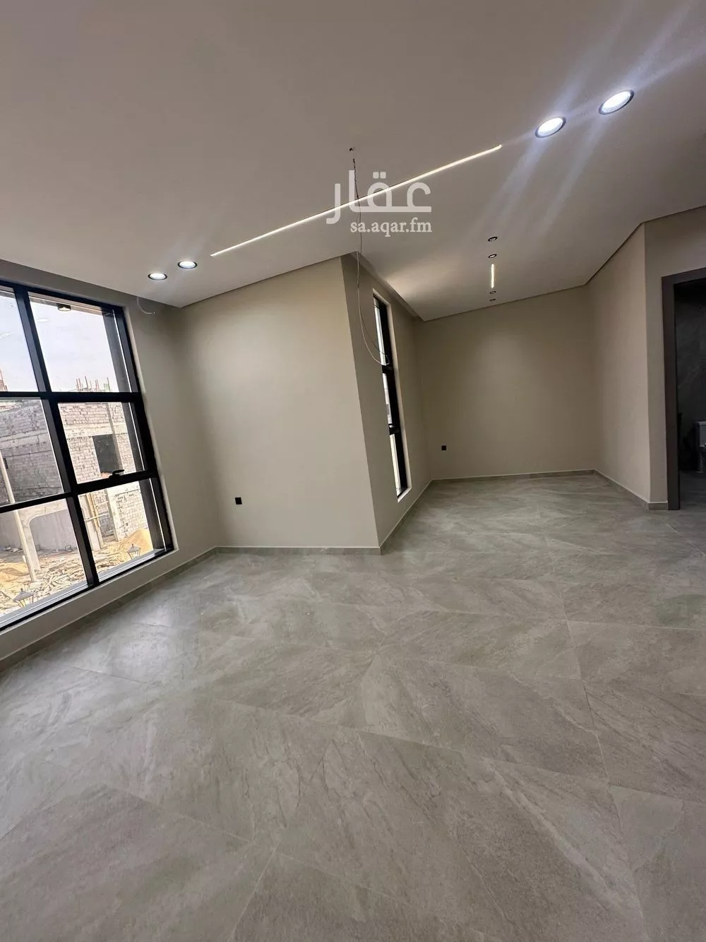 فيلا 9 غرف في الشرق 4