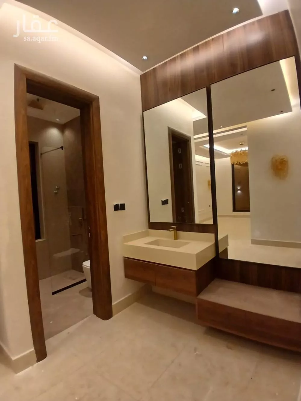 فيلا 9 غرف في العقيق 2