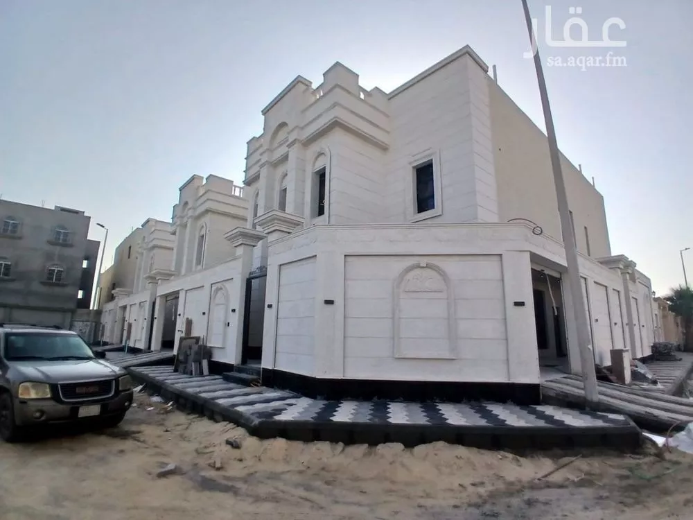 9 bedroom villa in Al Amwaj 2