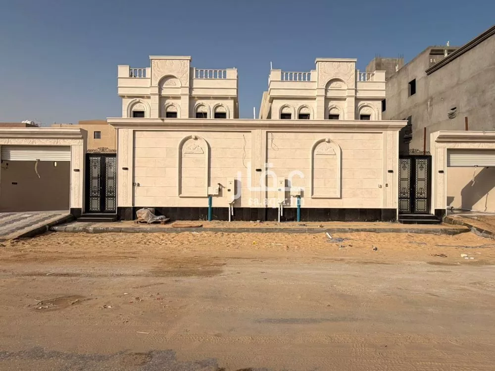 فيلا 9 غرف في الامواج 3