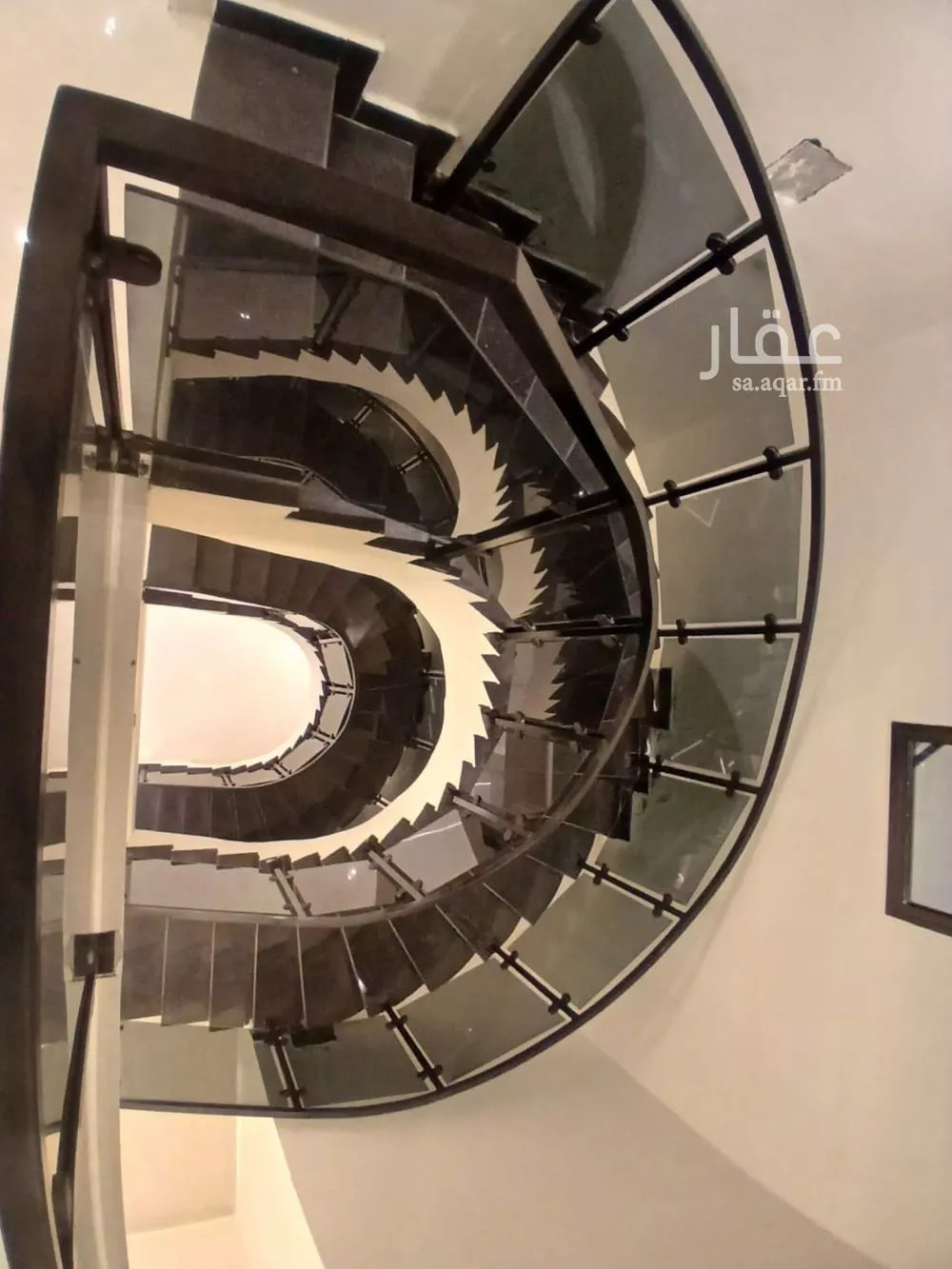 فيلا 9 غرف في العقيق 5