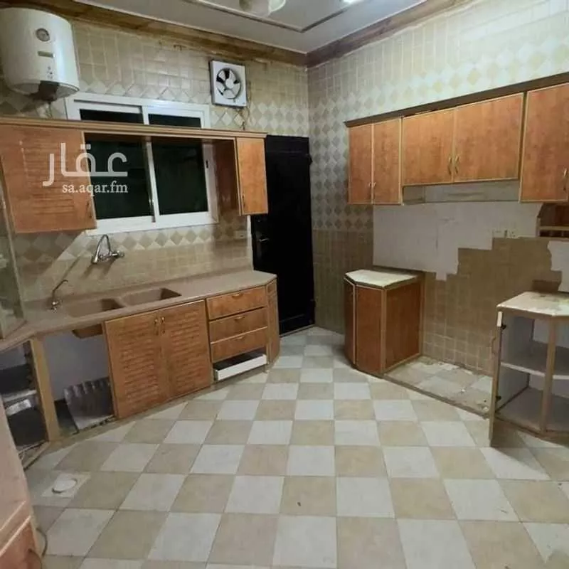 فيلا 6 غرف في العريجاء الغربية 3