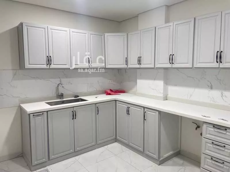 شقة 2 غرف في الحمرا 1