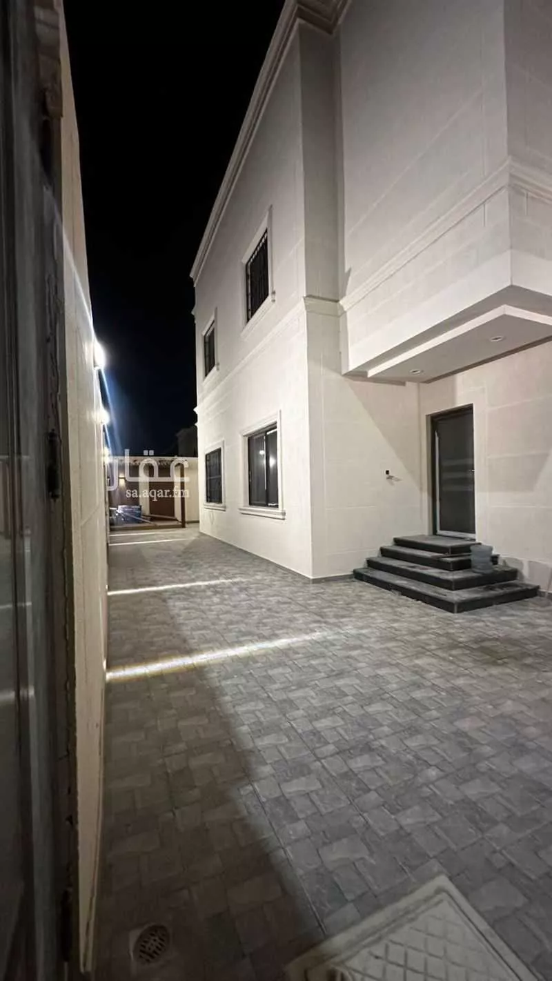 فيلا 12 غرف في العقيق 3