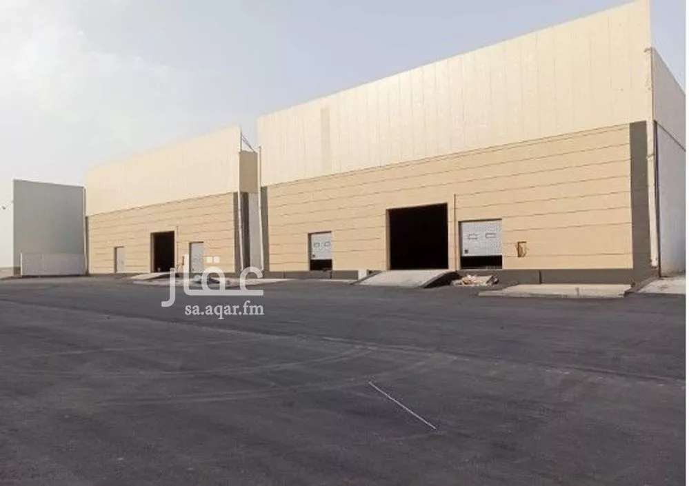 مستودع 7144 م² في المشاعل 1