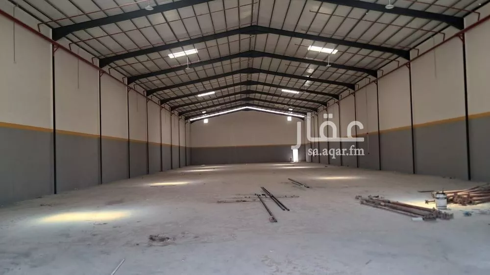 مستودع 4000 م² في طيبة 2