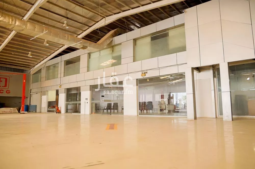 محل 2040 م² في المنار 5