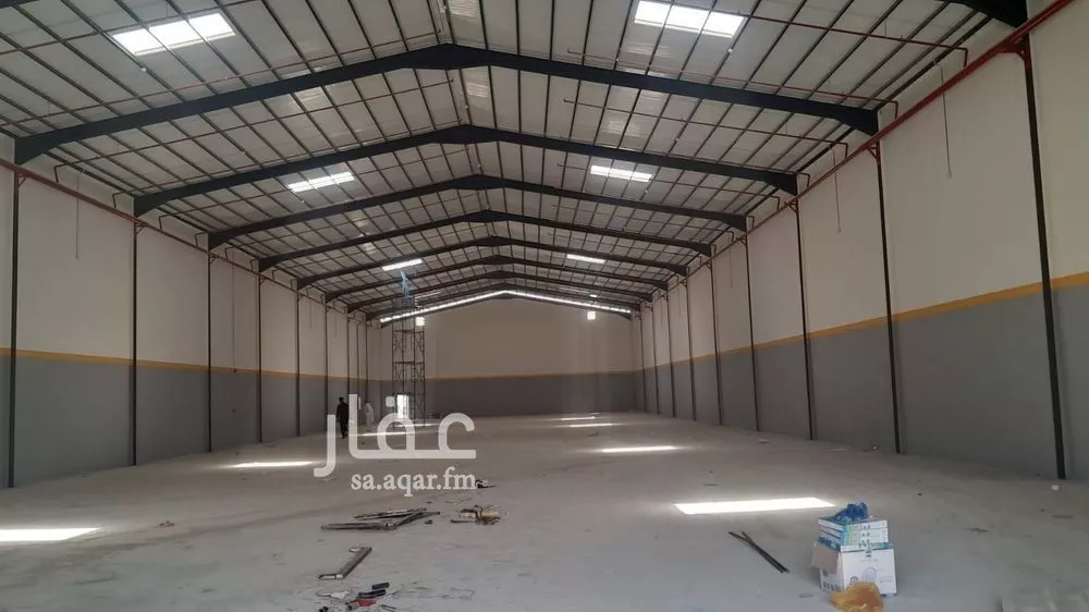 مستودع 4000 م² في طيبة 3