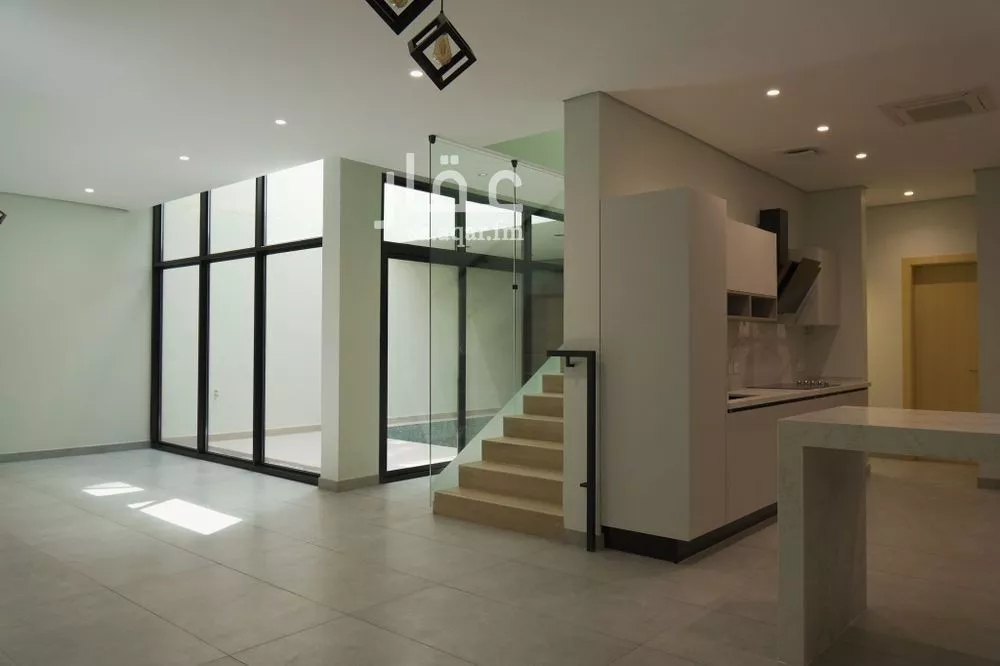 فيلا 6 غرف في المونسية 5