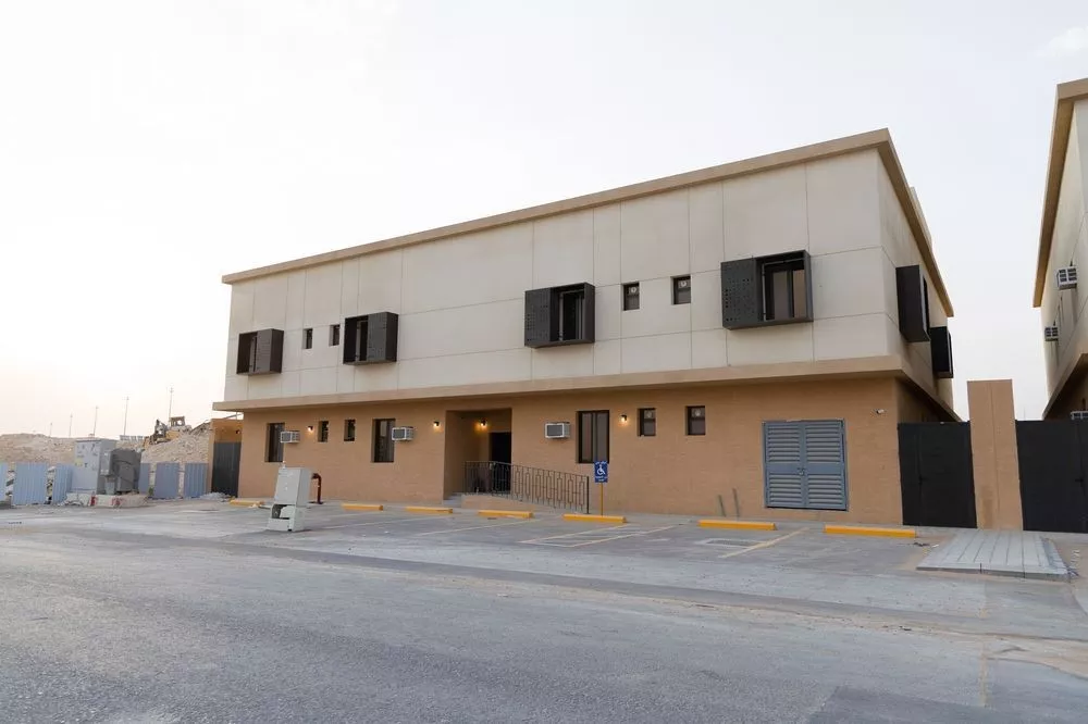 عمارة 963 م² في المصانع 2