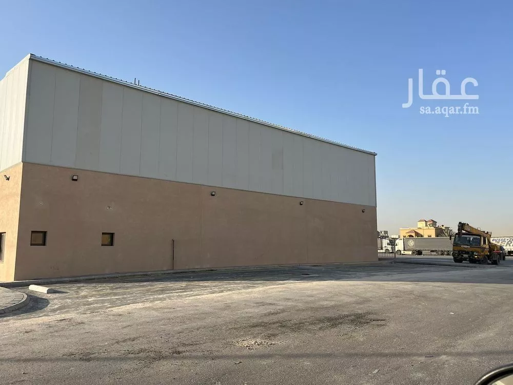 مستودع 2430 م² في العزيزية 2