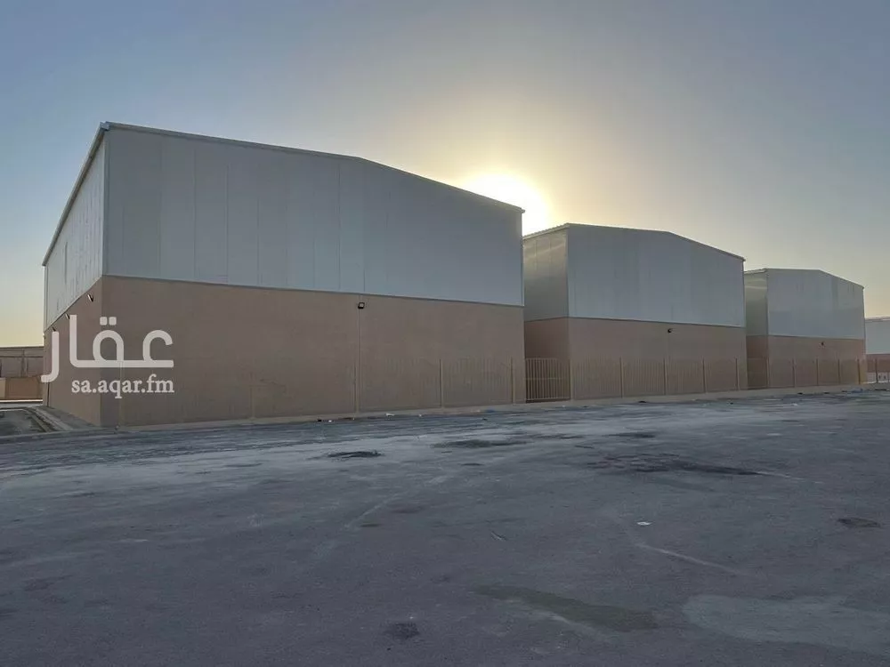 مستودع 2430 م² في العزيزية 5
