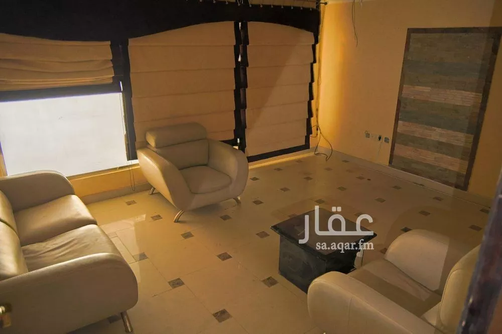 محل 2040 م² في المنار 3