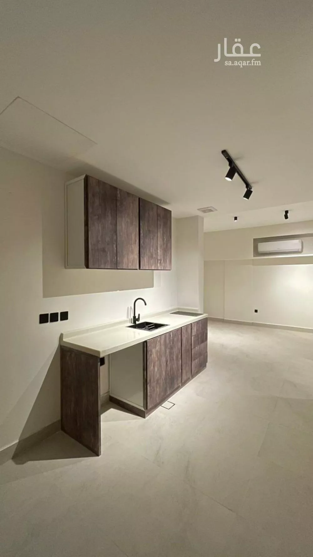 شقة 1 غرف في الملقا 4