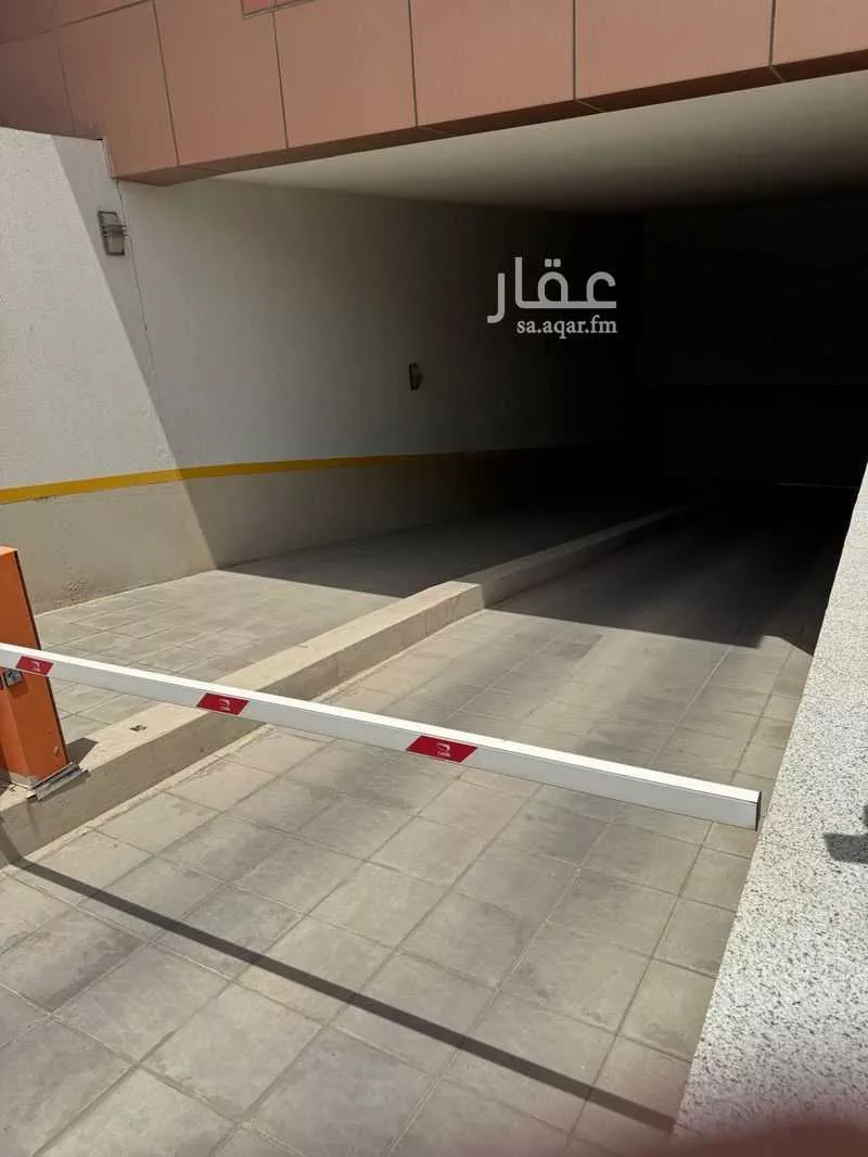 عمارة 300 م² في الصناعية 5