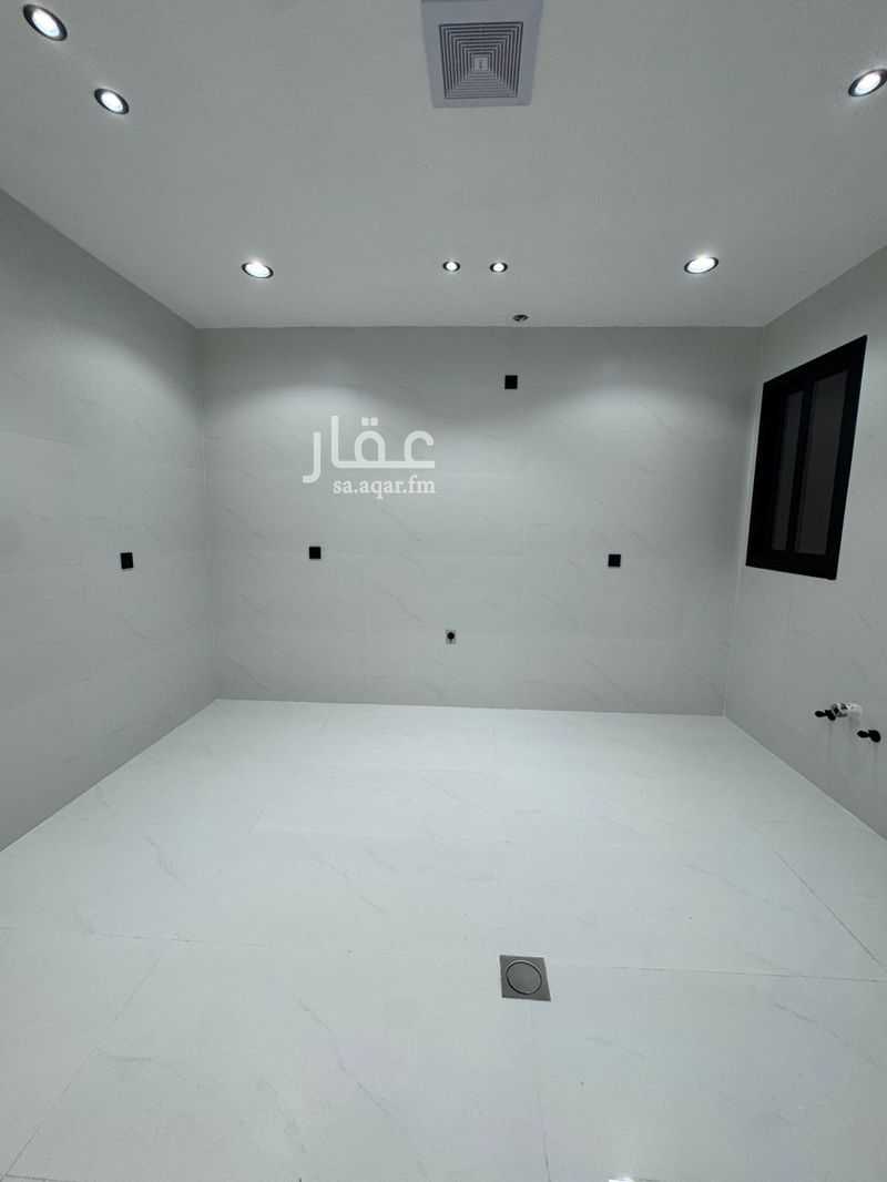 4 bedroom apartment in Ishbiliyah, Eastern Province 13
