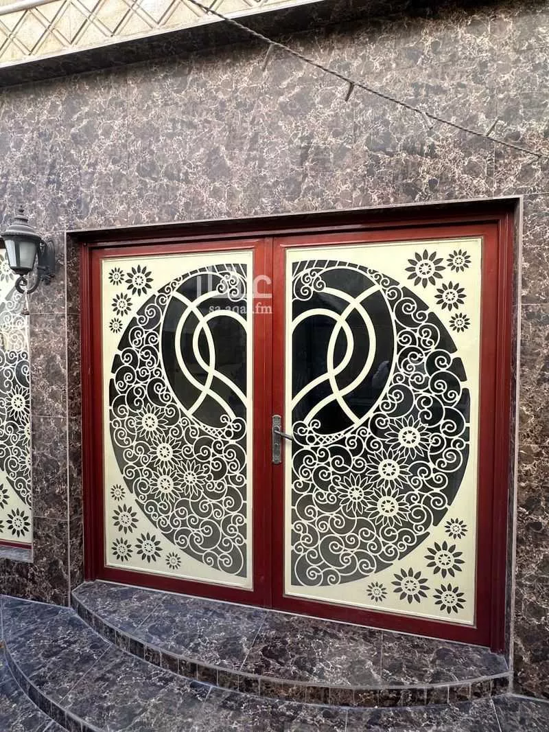 فيلا 8 غرف في العقيق 2