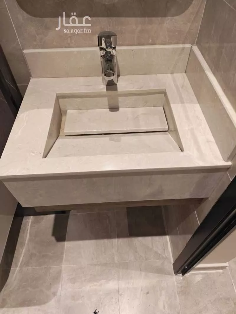 شقة 4 غرف في الحمرا 5