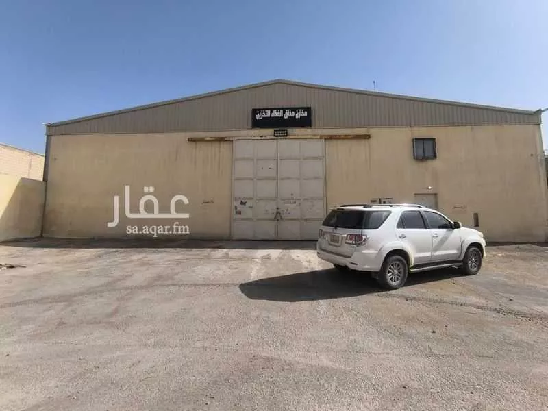 مستودع 1575 م² في السلي 5