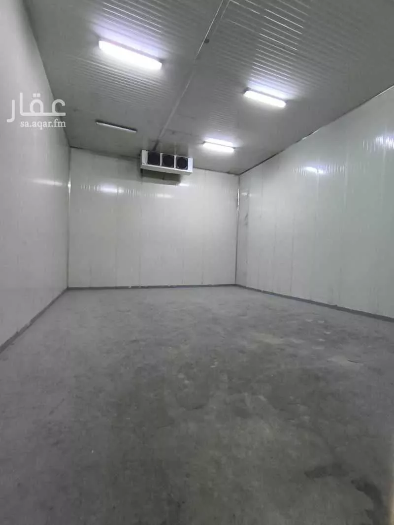 مستودع 1575 م² في السلي 2