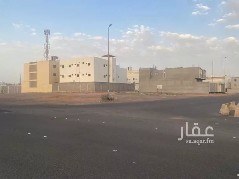 أرض 300 م² في الدفاع 5