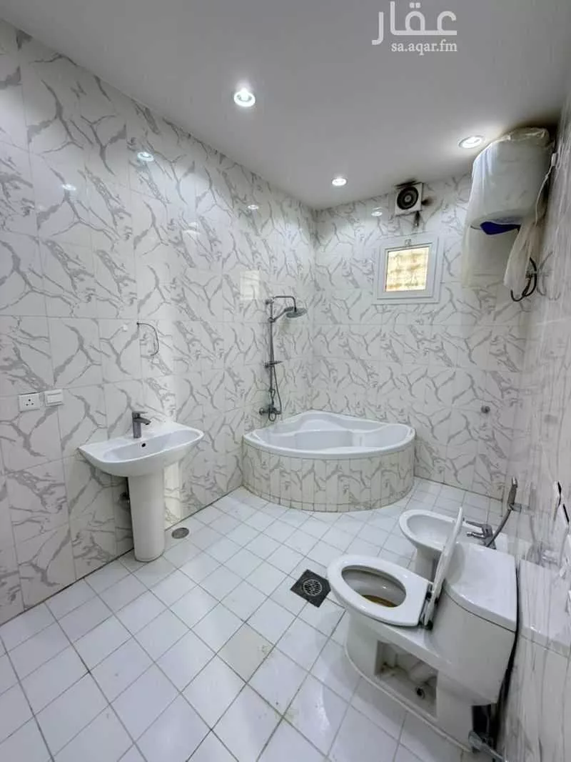 7 bedroom floor in Ishbiliyah 4