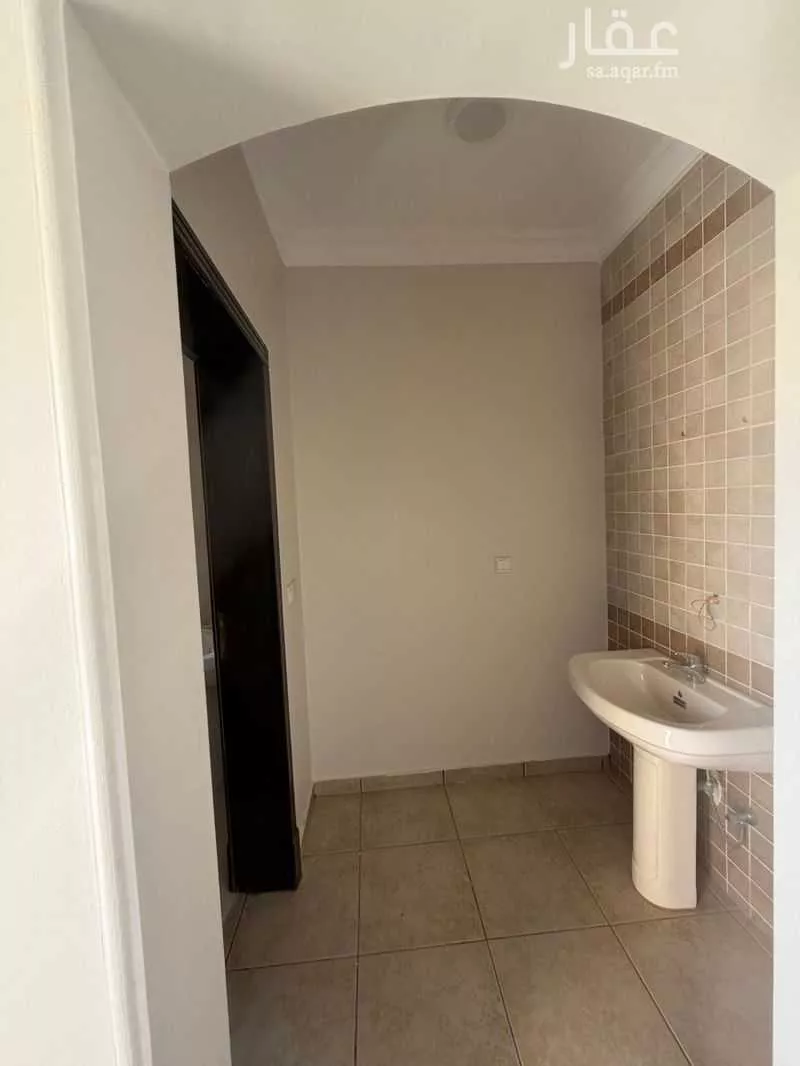 8 bedroom villa in East Beach 4