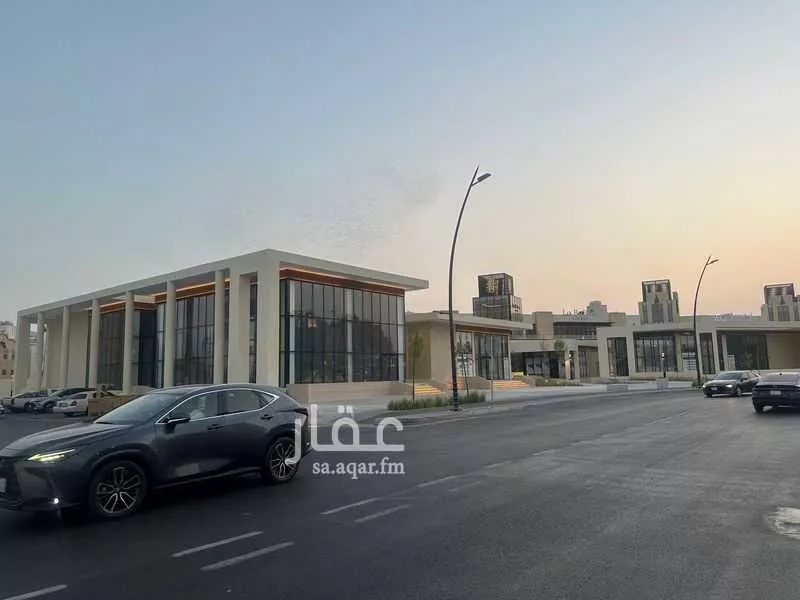 محل 402 م² في العليا 2