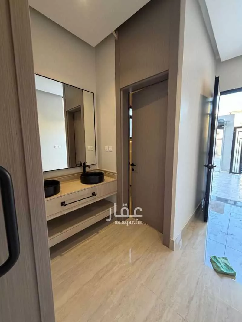 8 bedroom villa in Dahiat King Fahd 4