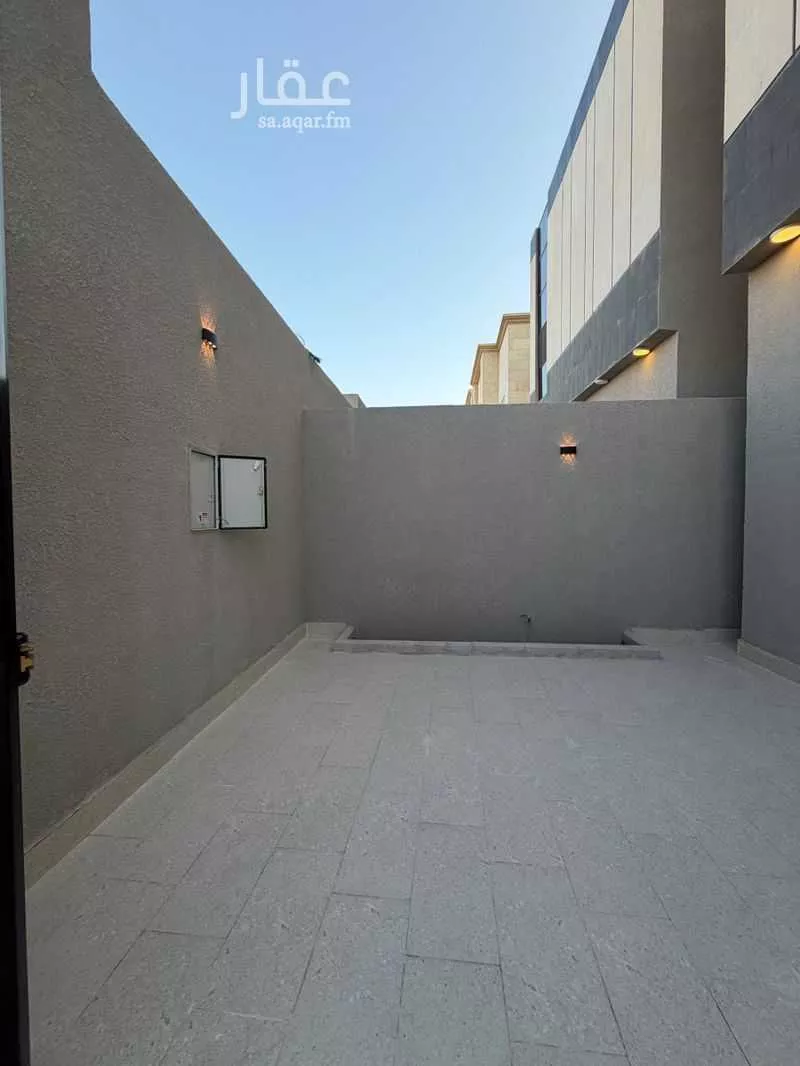8 bedroom villa in Dahiat King Fahd 3