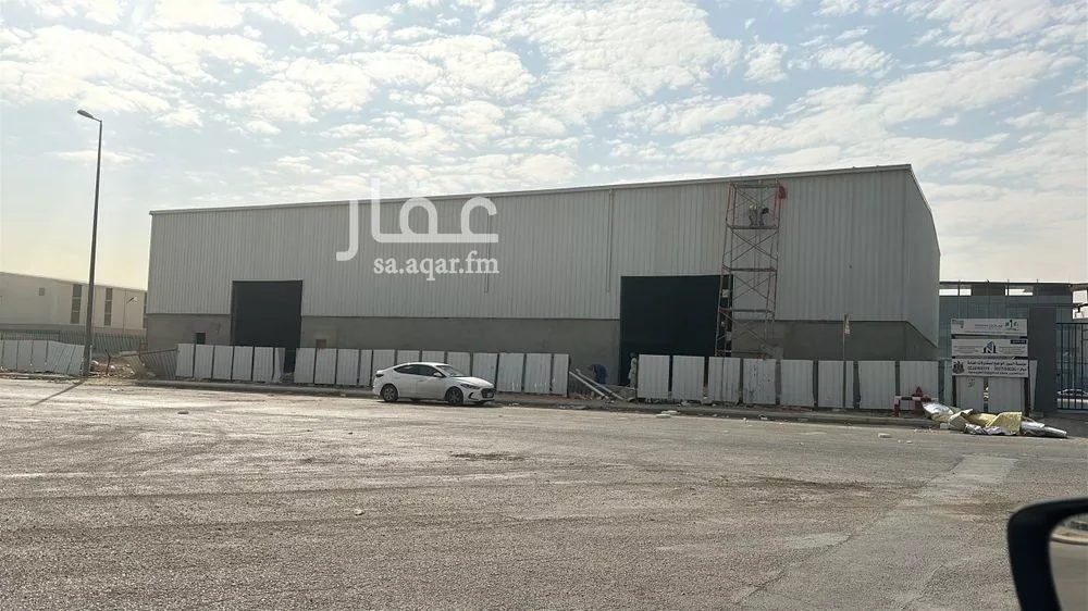 مستودع 1977 م² في الرياض 2