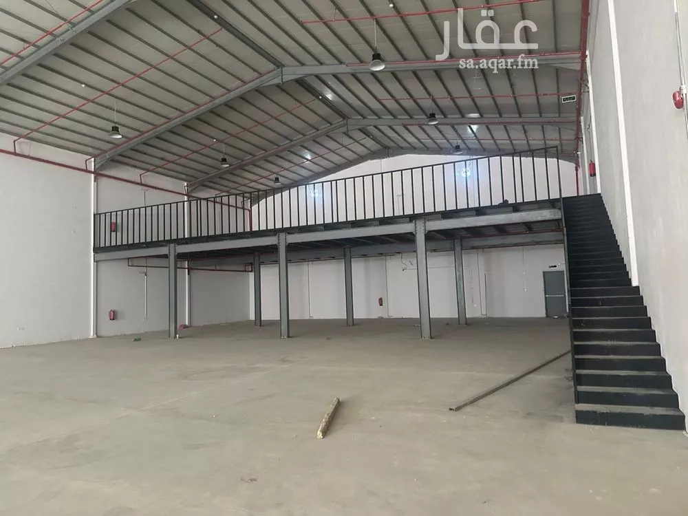 مستودع 4000 م² في طيبة 2