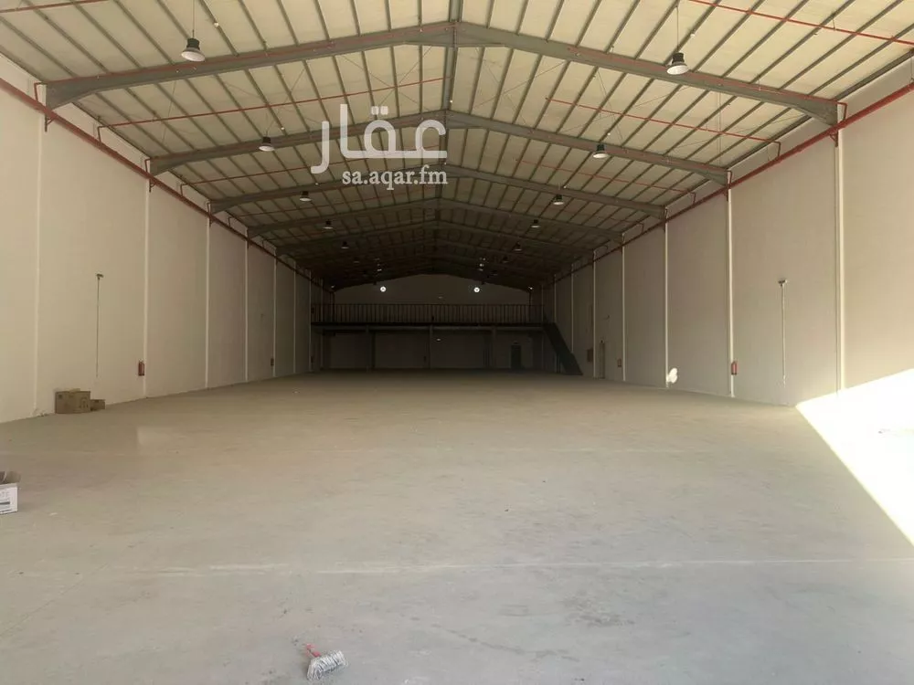 مستودع 4000 م² في طيبة 3