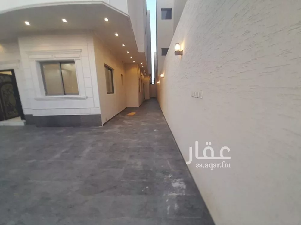 شقة 5 غرف في العارض 4