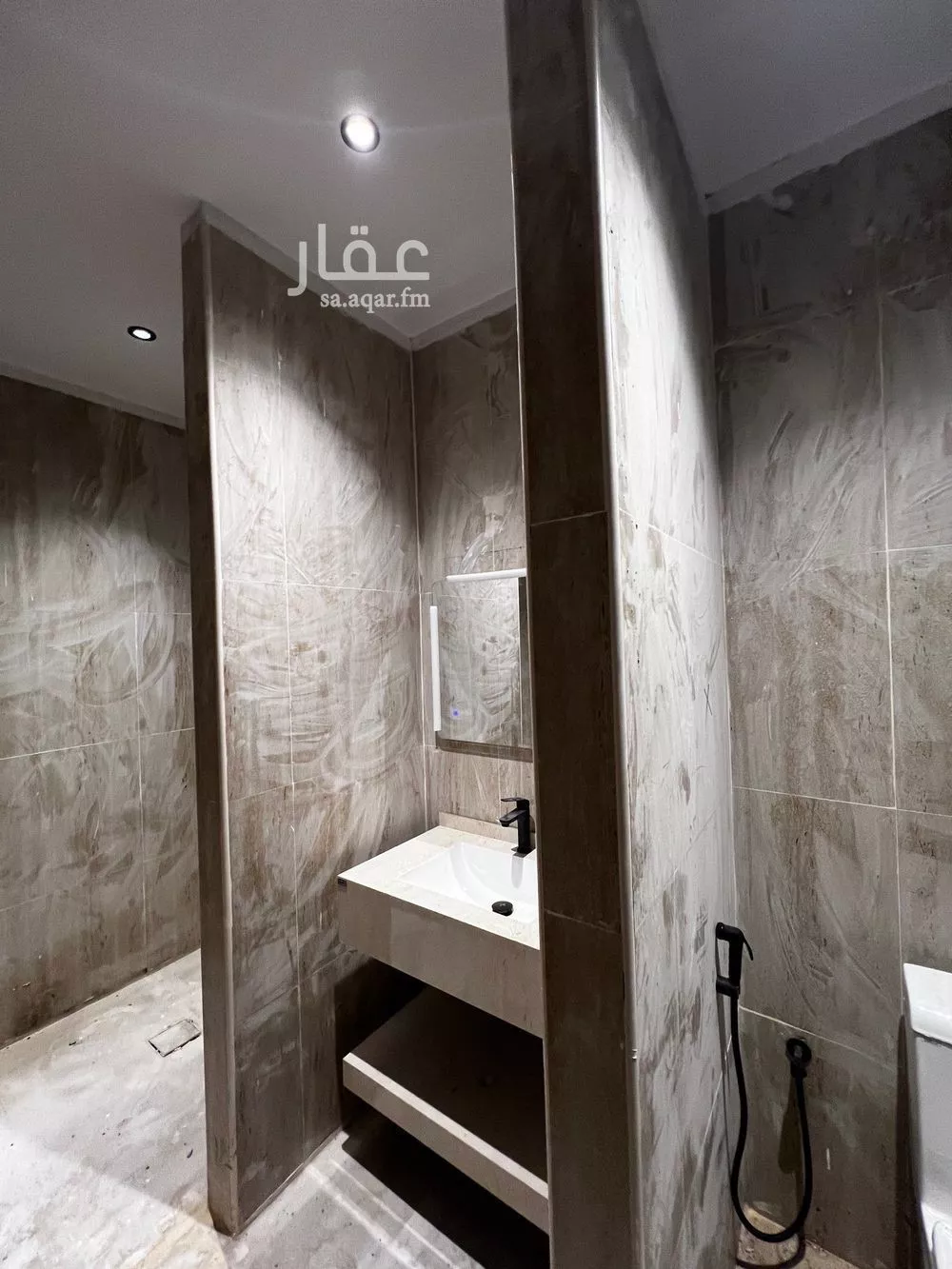 شقة 6 غرف في الندى 4