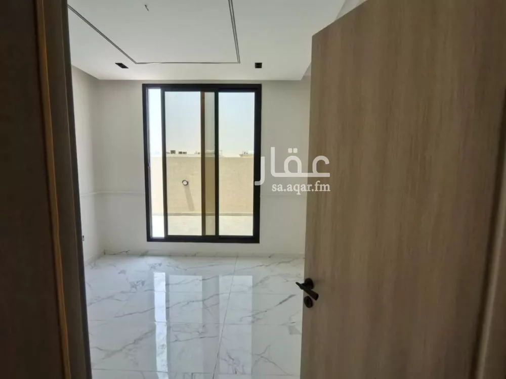 شقة 6 غرف في ضاحية الملك فهد 5