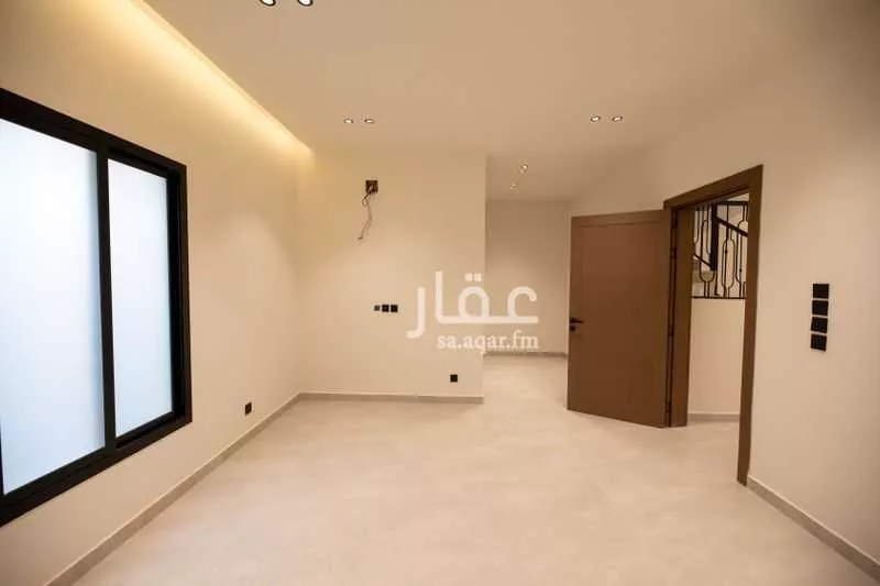 فيلا 4 غرف في الشرق 1