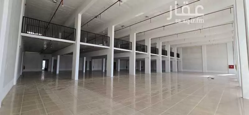 محل 2160 م² في اللؤلؤ 5