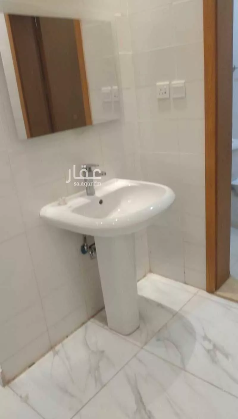 شقة 4 غرف في الملك فهد 2