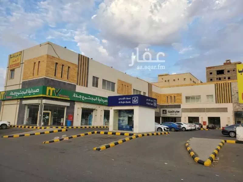 مكتب 3290 م² في ام حبلين