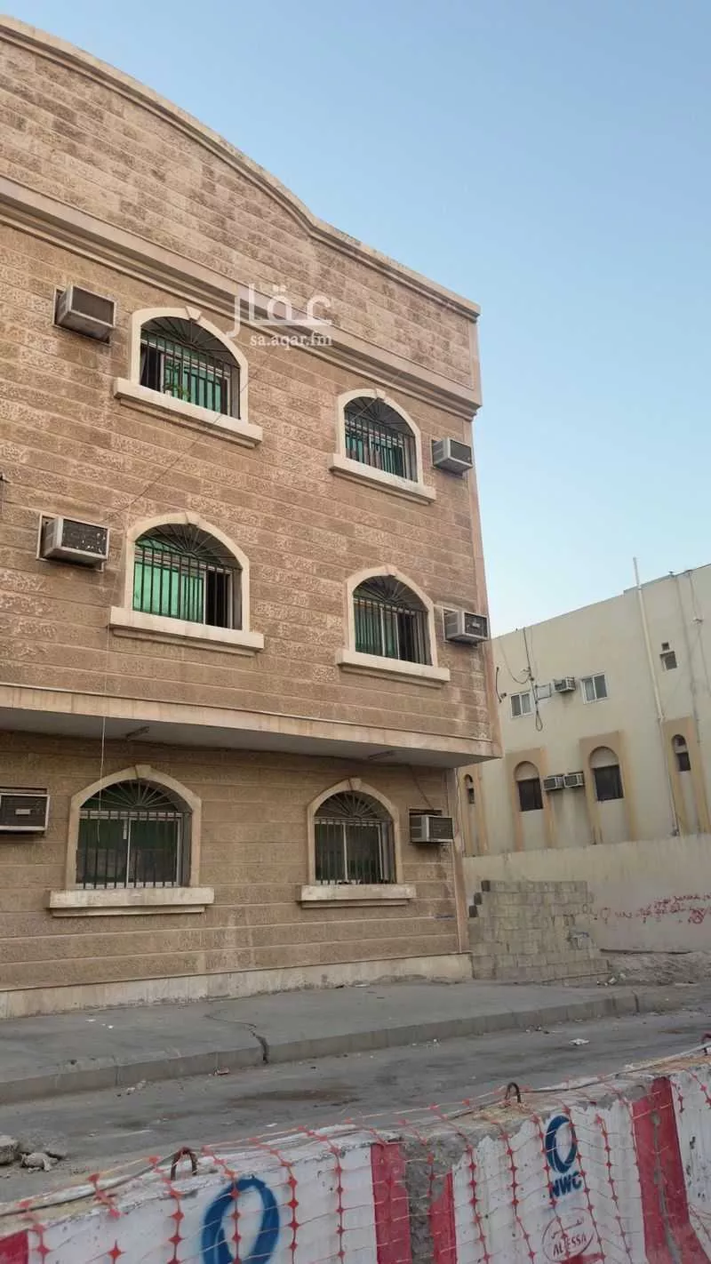 عمارة 325 م² في الثقبة 4