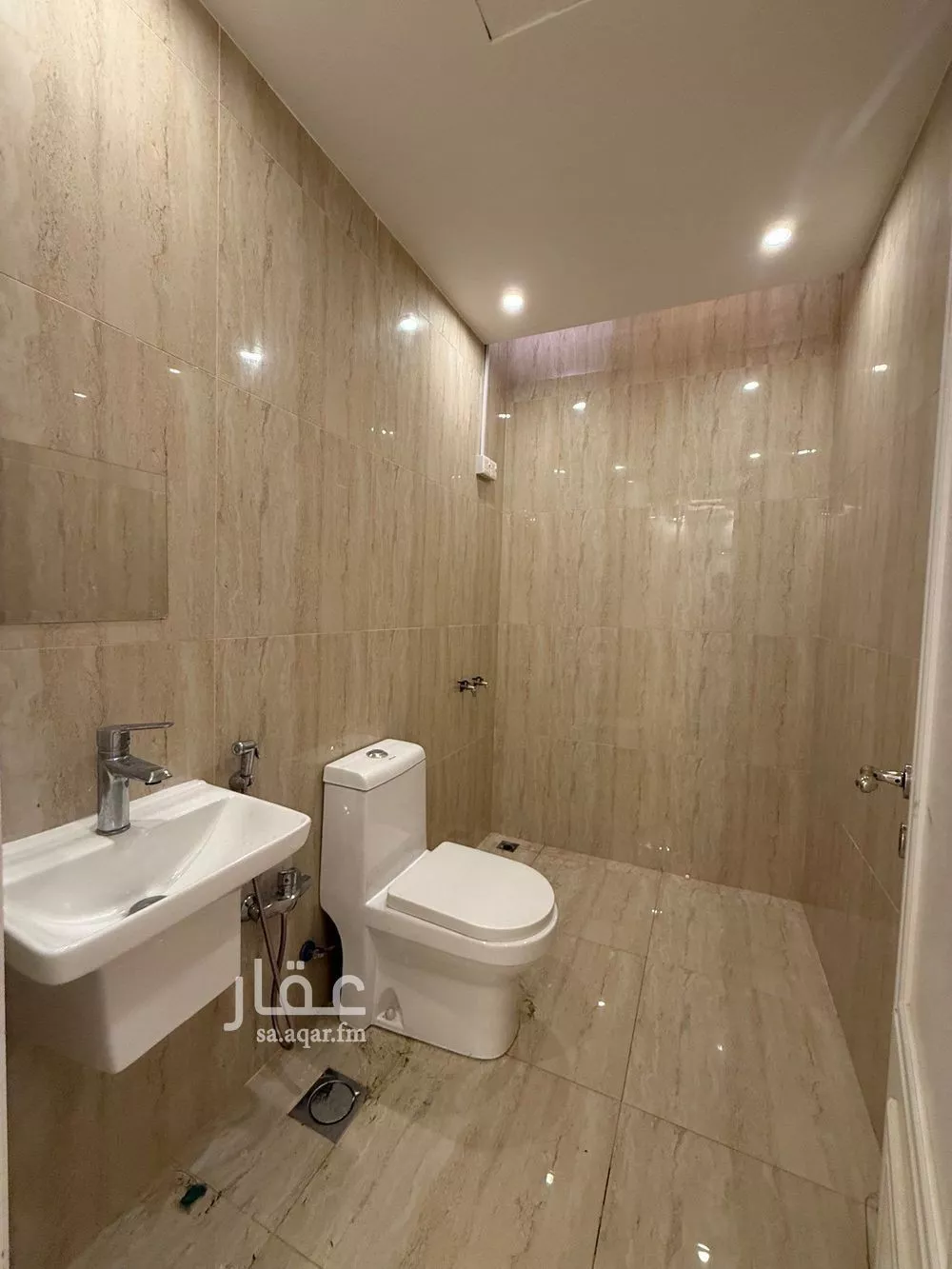 شقة 4 غرف في العارض 2