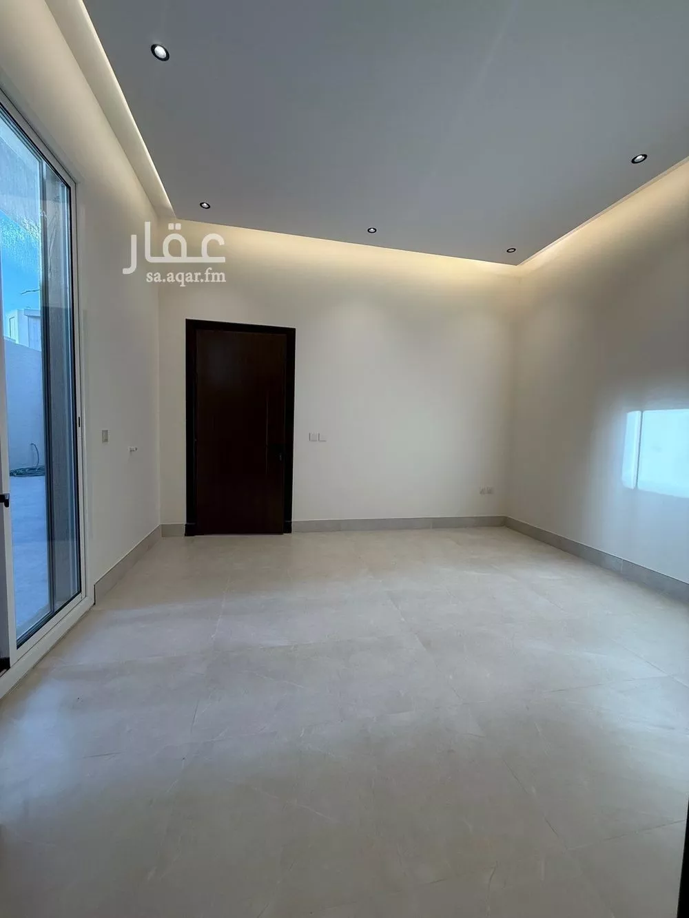 فيلا 6 غرف في النرجس 4