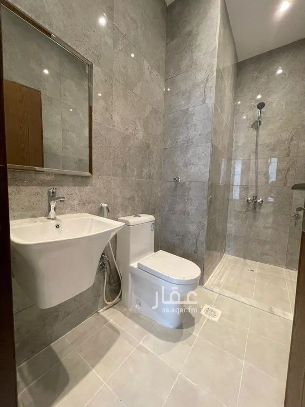 شقة 5 غرف في المروة 5