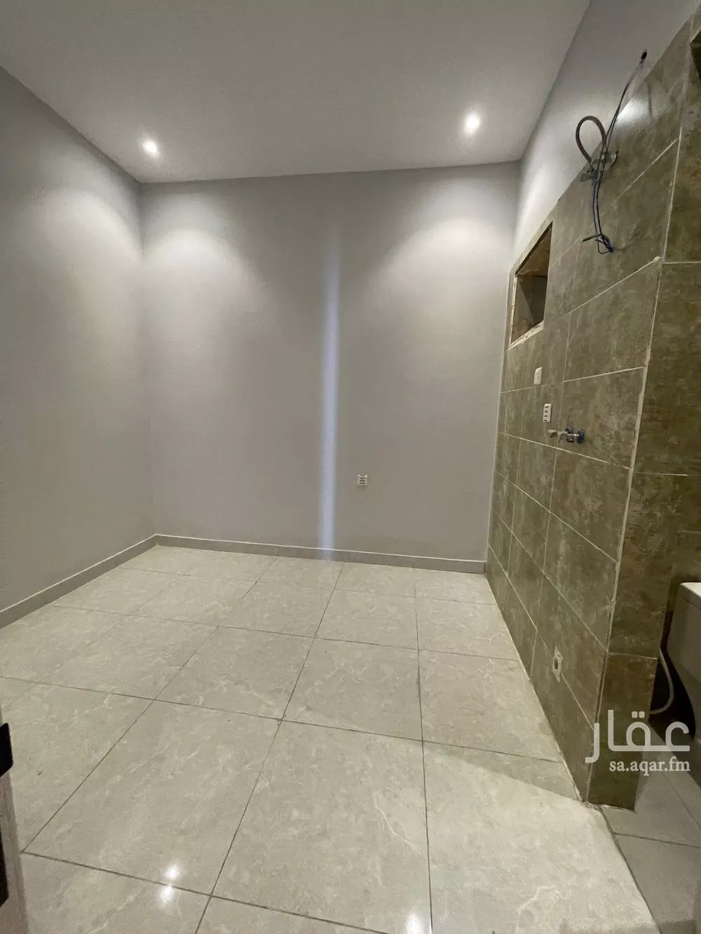 شقة 5 غرف في الورود 5