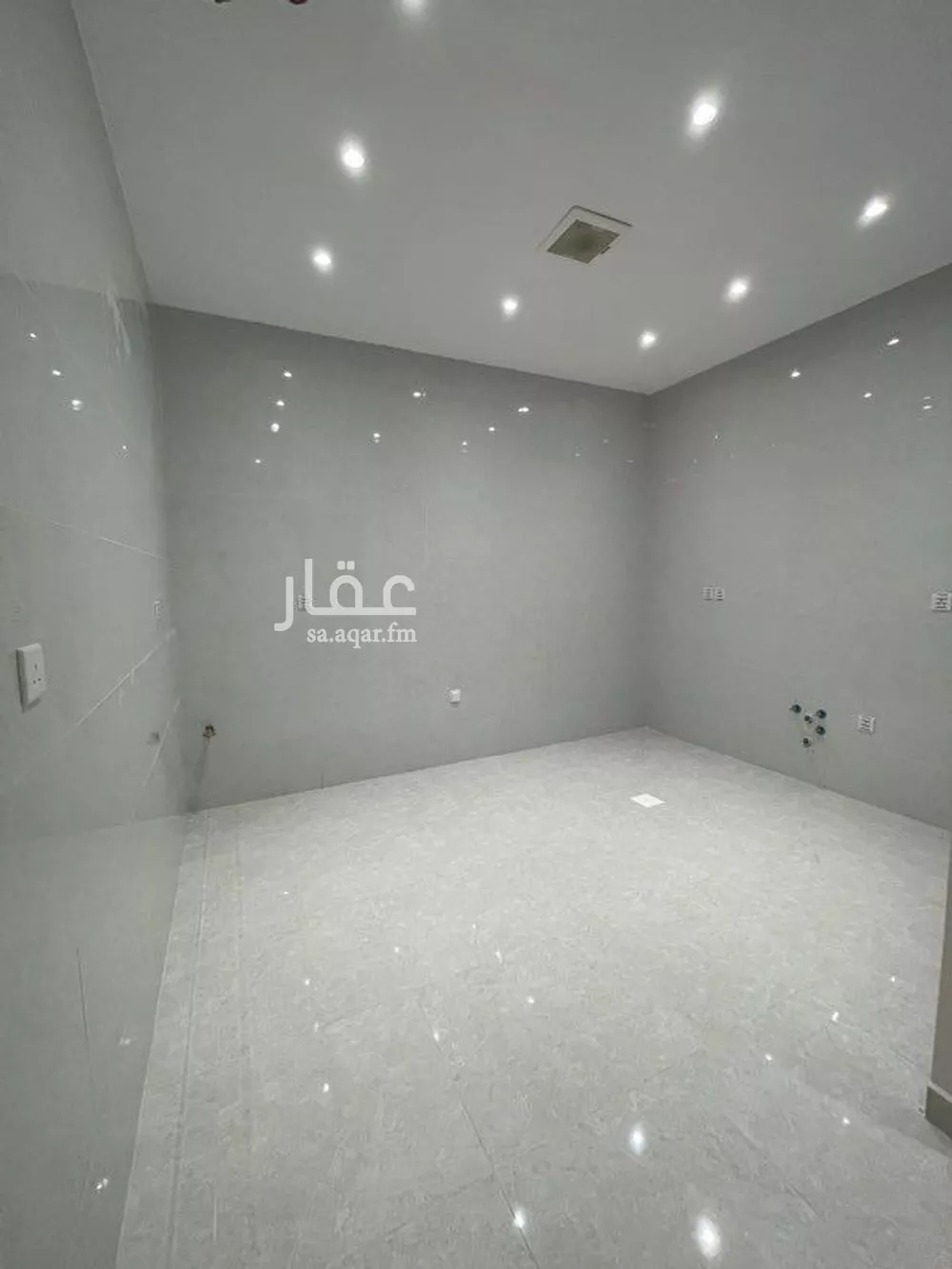 شقة 4 غرف في العزيزية 4