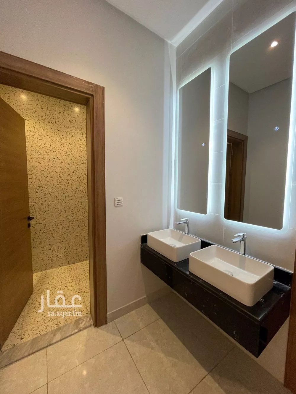 شقة 6 غرف في الورود 3