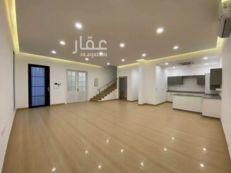 فيلا 5 غرف في الملقا 4